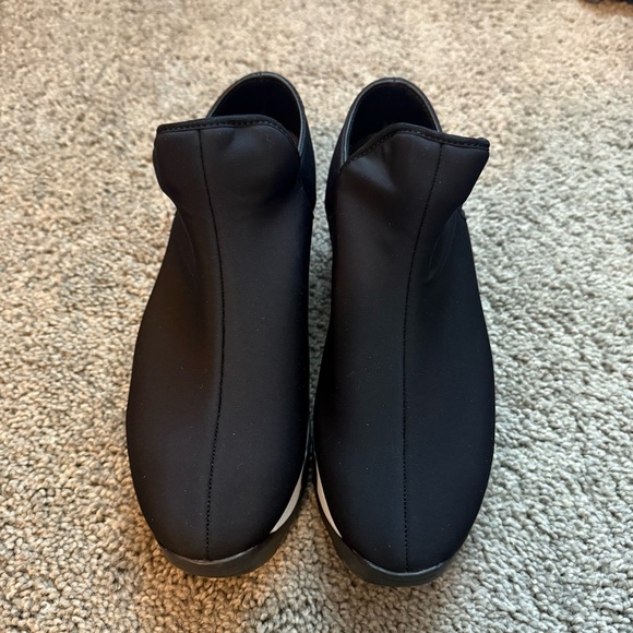 iRi WES BLACK RED LOW TOP SNEAKER - Picture 2 of 6